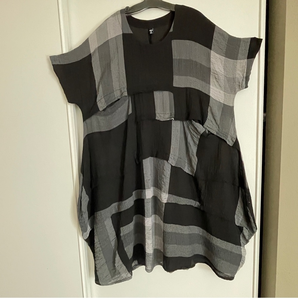 Dress to Kill; Black/Gray color blocks, chic, oversized Dress